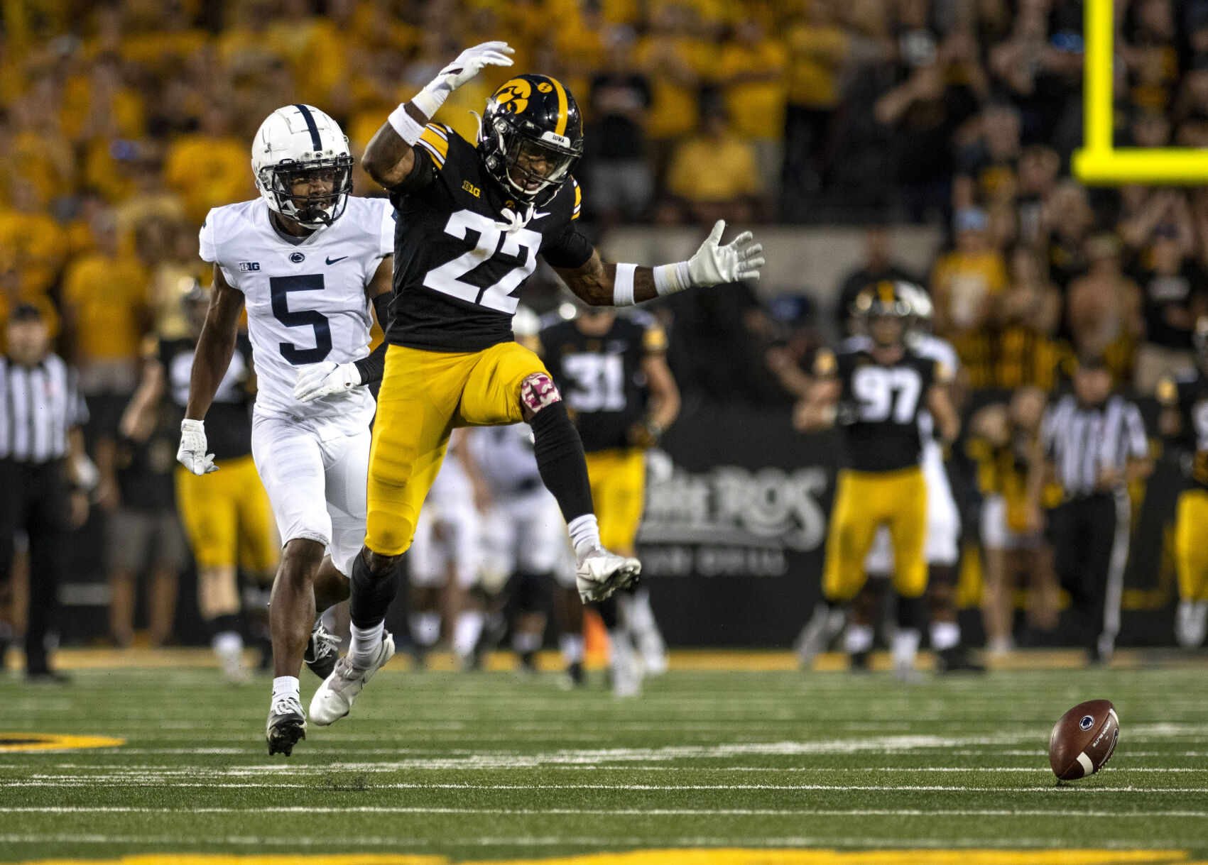 Penn State football vs. Iowa, Roberts celebrates Dotson block